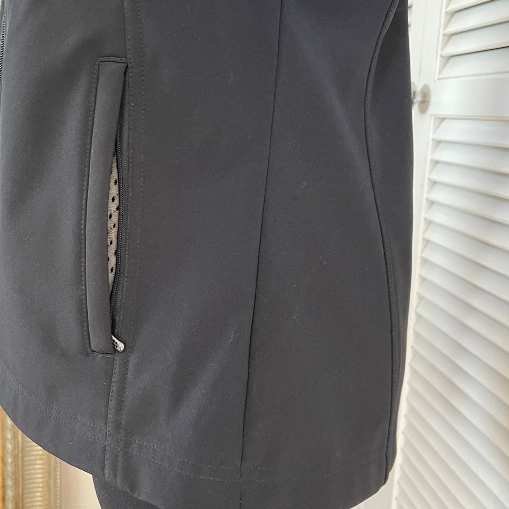 Patagonia Women's Black Softshell Jacket - image 3